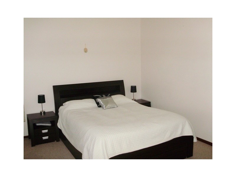 2 Birdwood Ave, Wattle Grove NSW 2173