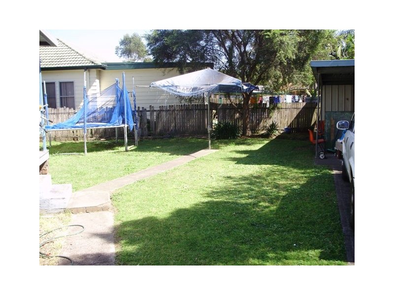 2 Birdwood Ave, Wattle Grove NSW 2173