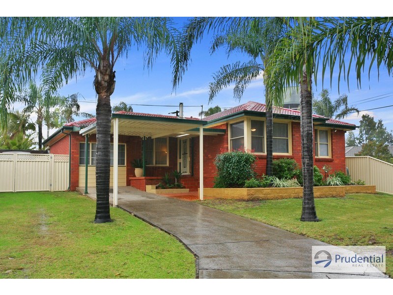2 Jacqueline Pl, Moorebank NSW 2170
