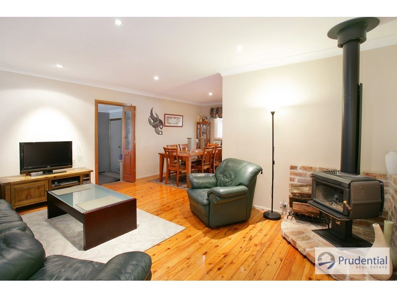 2 Jacqueline Pl, Moorebank NSW 2170