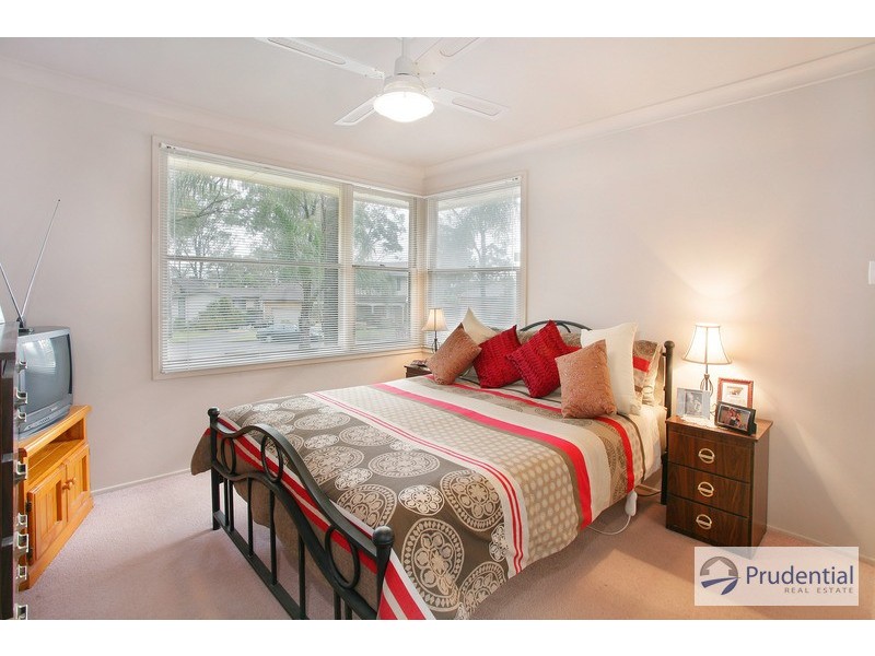 2 Jacqueline Pl, Moorebank NSW 2170