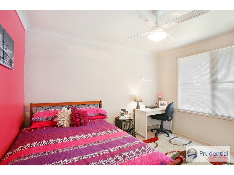 2 Jacqueline Pl, Moorebank NSW 2170