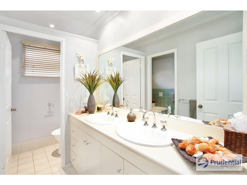 2 Jacqueline Pl, Moorebank NSW 2170