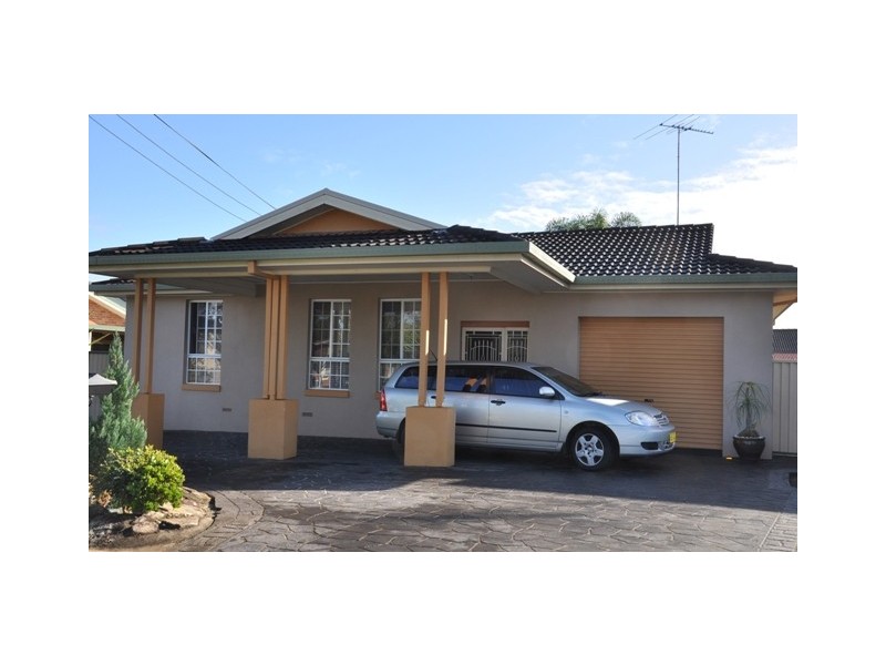 10 Bratsell St, Moorebank NSW 2170