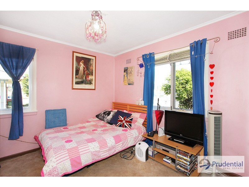 7 Homepride Ave, Warwick Farm NSW 2170