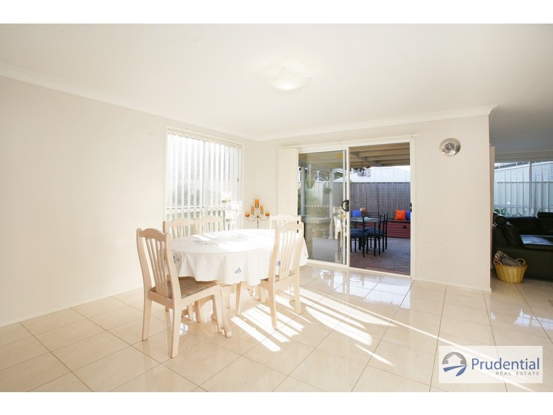 7B Taranto Pl, Prestons NSW 2170