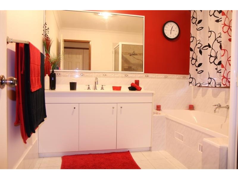 9 Groote Ave, Hinchinbrook NSW 2168