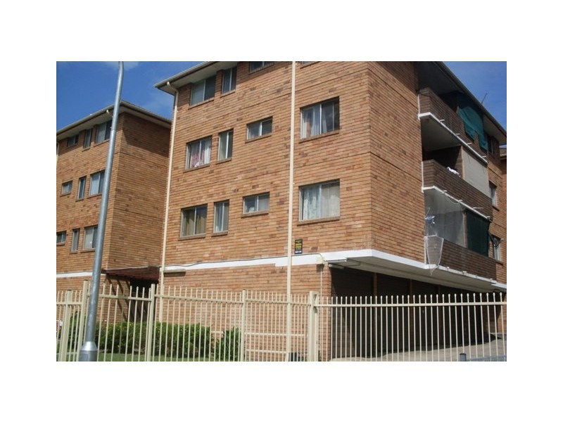 23/11 Forbes St, Warwick Farm NSW 2170