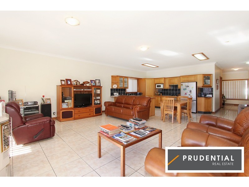 5 Weir Cr, Lurnea NSW 2170