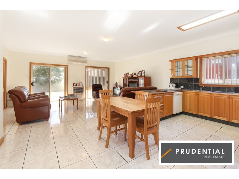 5 Weir Cr, Lurnea NSW 2170