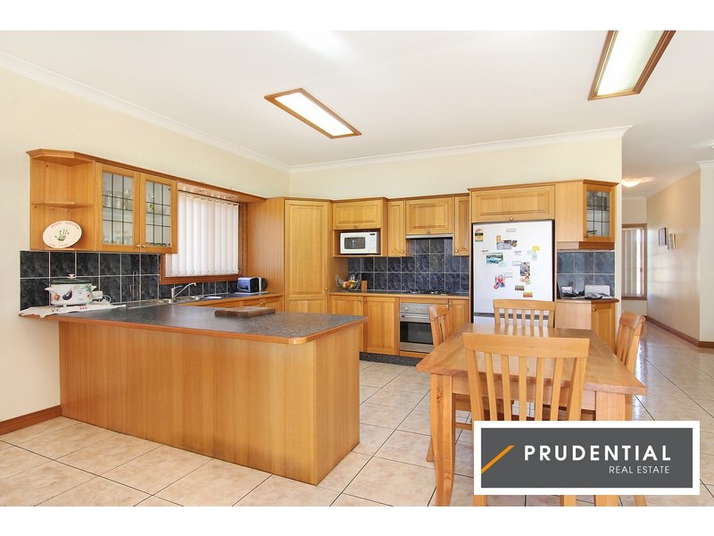 5 Weir Cr, Lurnea NSW 2170