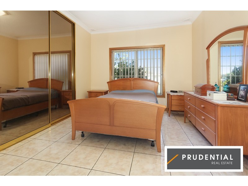 5 Weir Cr, Lurnea NSW 2170