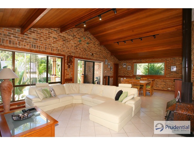 18 Freda Pl, Hammondville NSW 2170