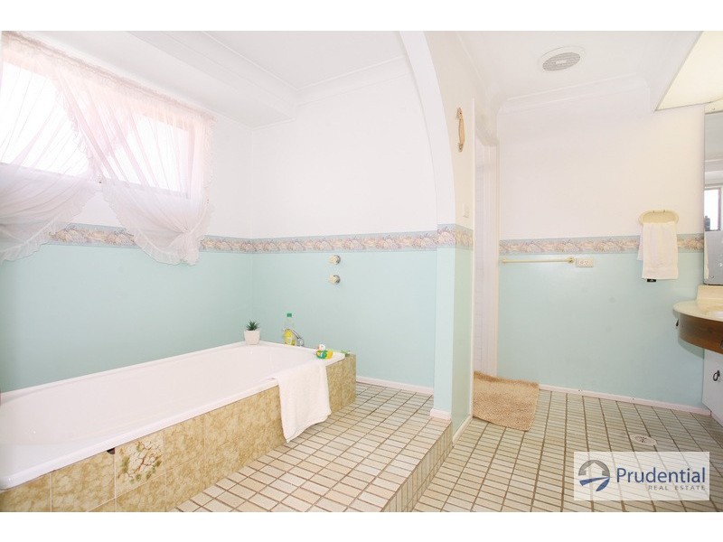 18 Freda Pl, Hammondville NSW 2170