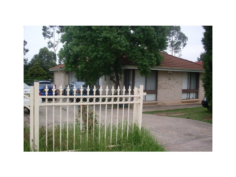 30 Kinghorne Rd, Bonnyrigg NSW 2177