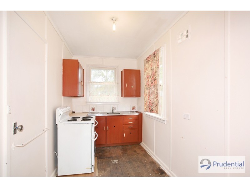 18 Bare Ave, Lurnea NSW 2170