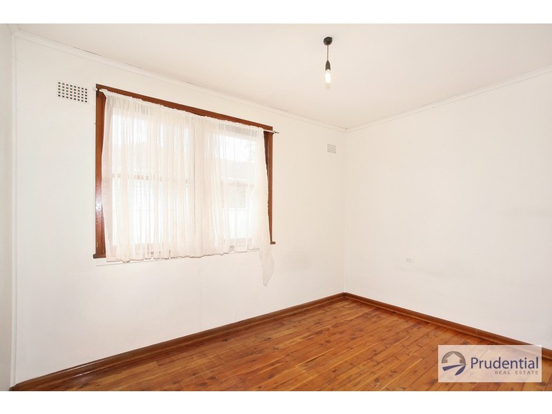 18 Bare Ave, Lurnea NSW 2170