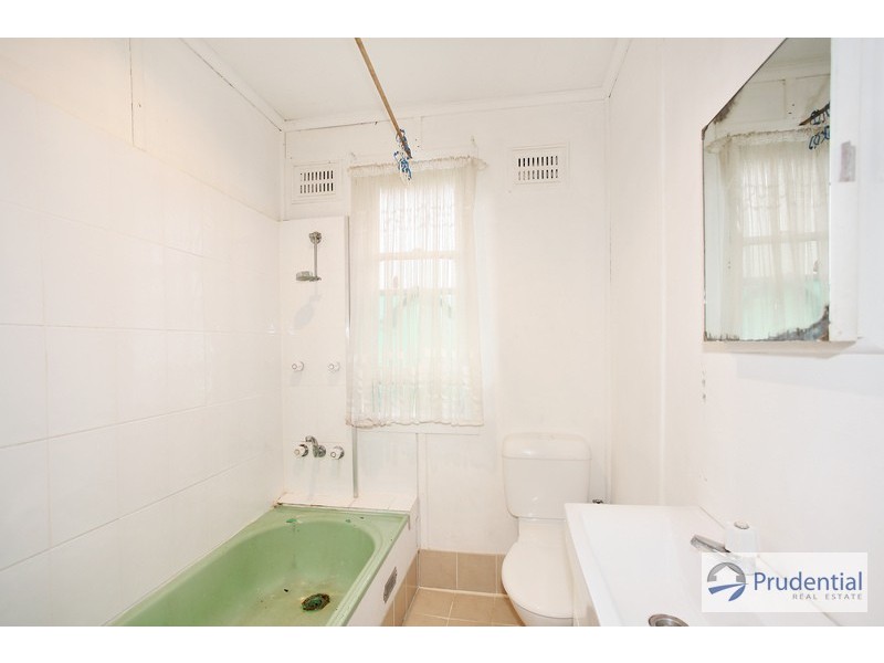 18 Bare Ave, Lurnea NSW 2170