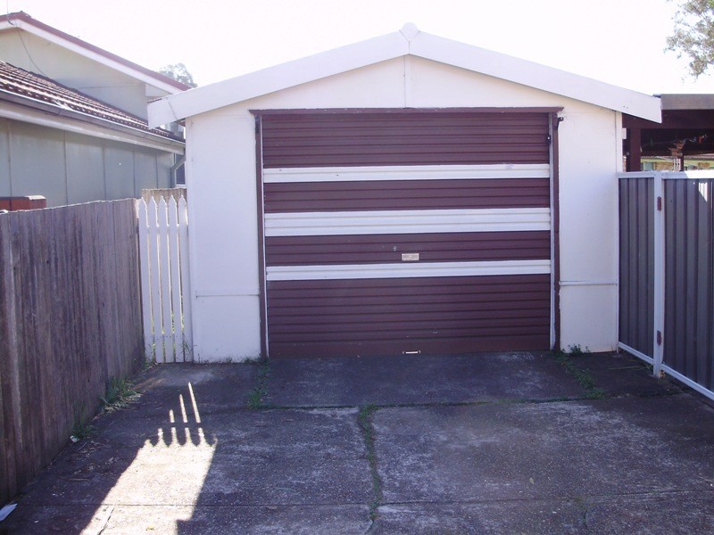 5 Hillview Pde, Lurnea NSW 2170