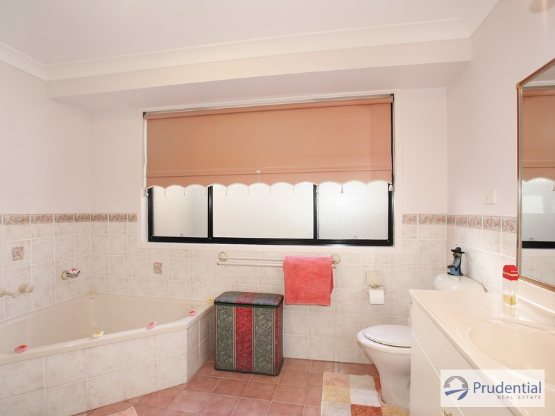 1 Aspen Cl, Prestons NSW 2170