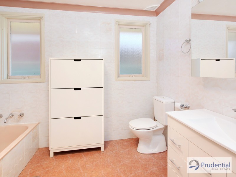 49 Congressional Dr, Liverpool NSW 2170