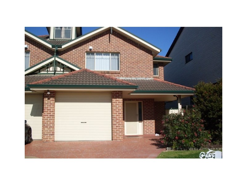 2/32 Footscray St, St Johns Park NSW 2176