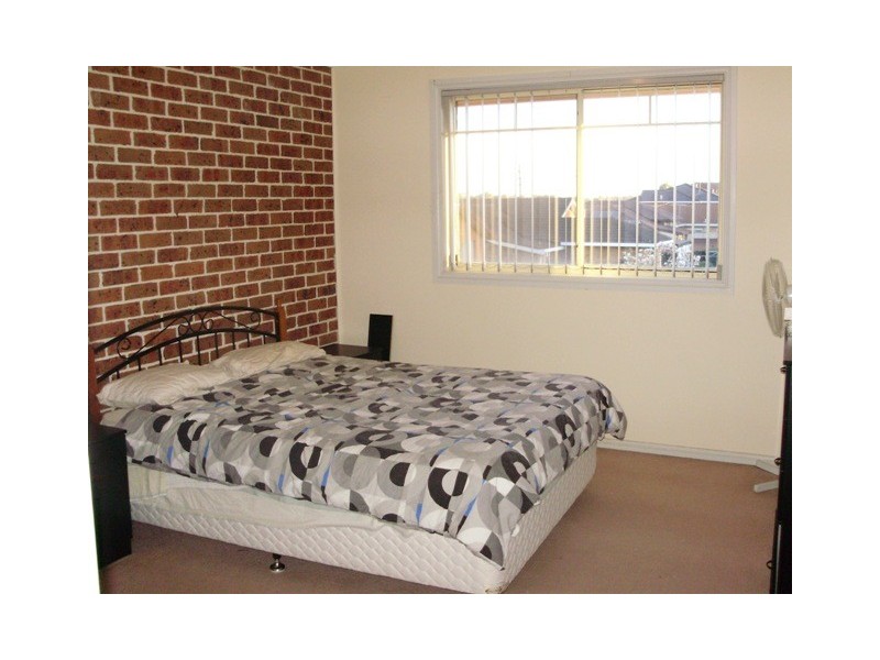 2/32 Footscray St, St Johns Park NSW 2176