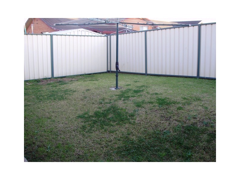 2/32 Footscray St, St Johns Park NSW 2176