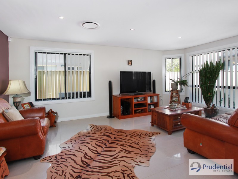 1A Melaleuca Pl, Prestons NSW 2170