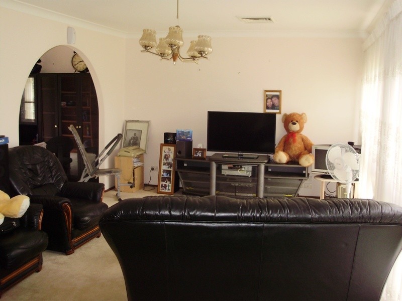 10 Dorrigo Avenue, Hoxton Park NSW 2171