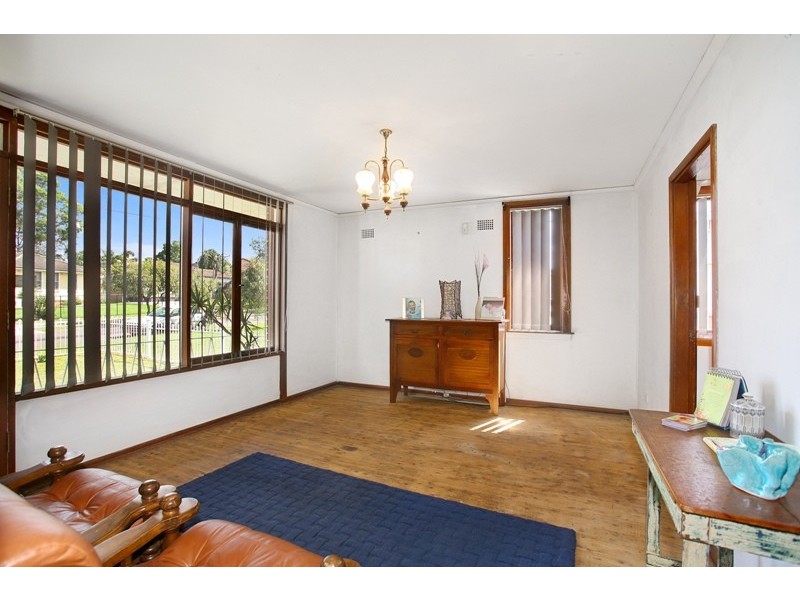 9 Gibson Avenue, Casula NSW 2170