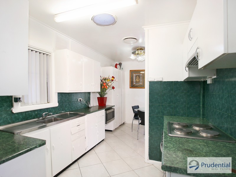 1 Compton Avenue, Lurnea NSW 2170