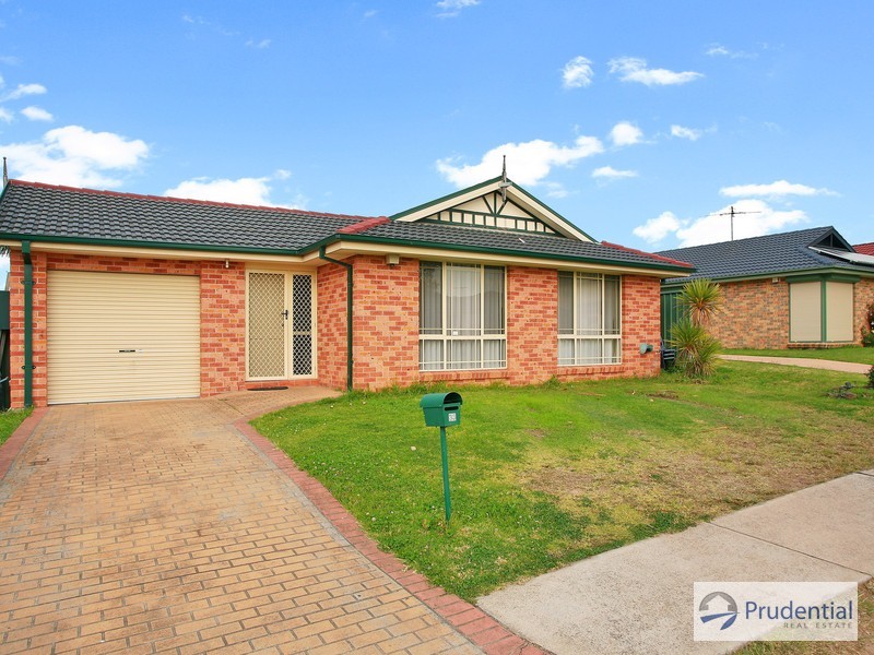 33 Tammworth Cr, Hoxton Park NSW 2171