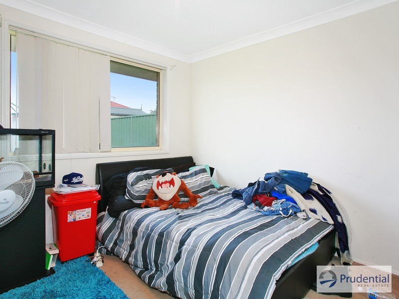 33 Tammworth Cr, Hoxton Park NSW 2171