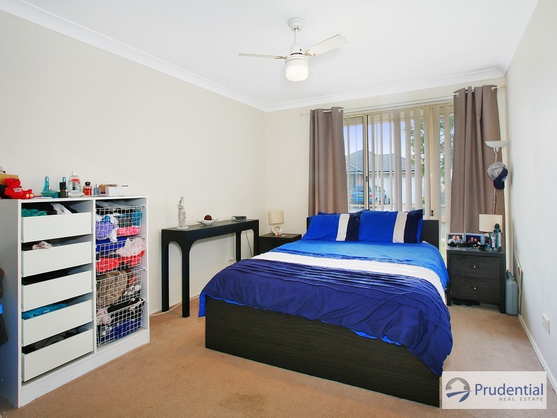33 Tammworth Cr, Hoxton Park NSW 2171