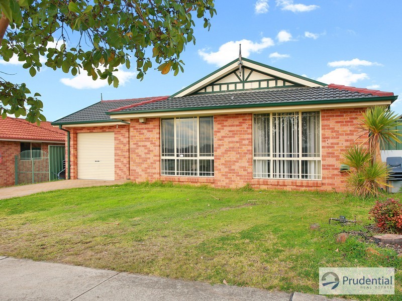 33 Tammworth Cr, Hoxton Park NSW 2171
