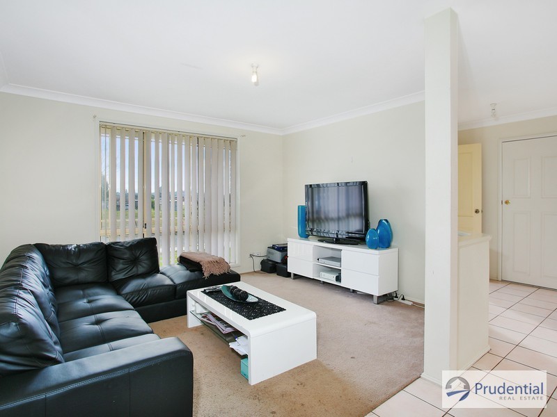 33 Tammworth Cr, Hoxton Park NSW 2171