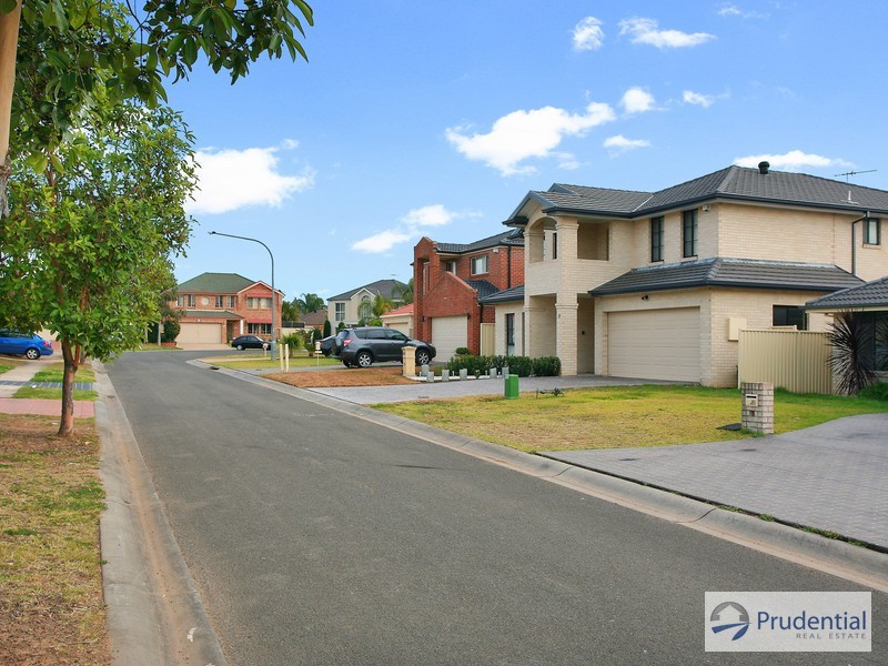 33 Tammworth Cr, Hoxton Park NSW 2171