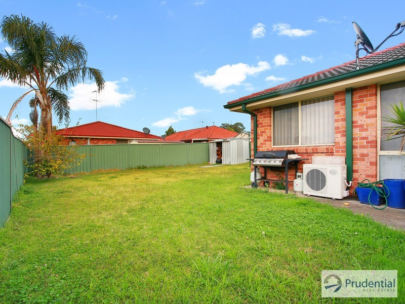 33 Tammworth Cr, Hoxton Park NSW 2171