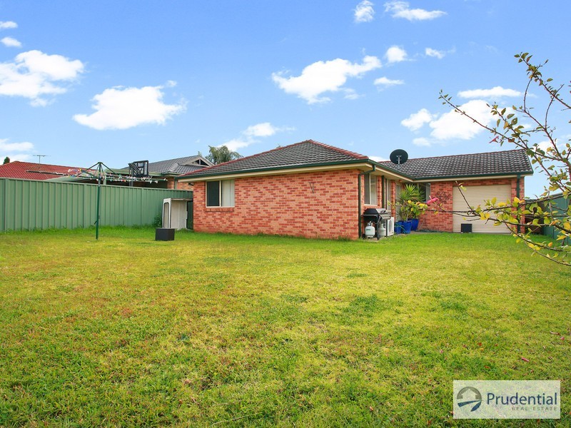 33 Tammworth Cr, Hoxton Park NSW 2171