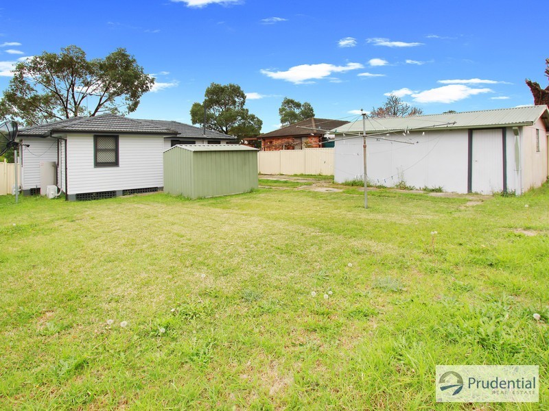 12 Bare Ave, Lurnea NSW 2170