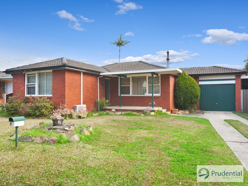 54 Thompson Ave, Moorebank NSW 2170
