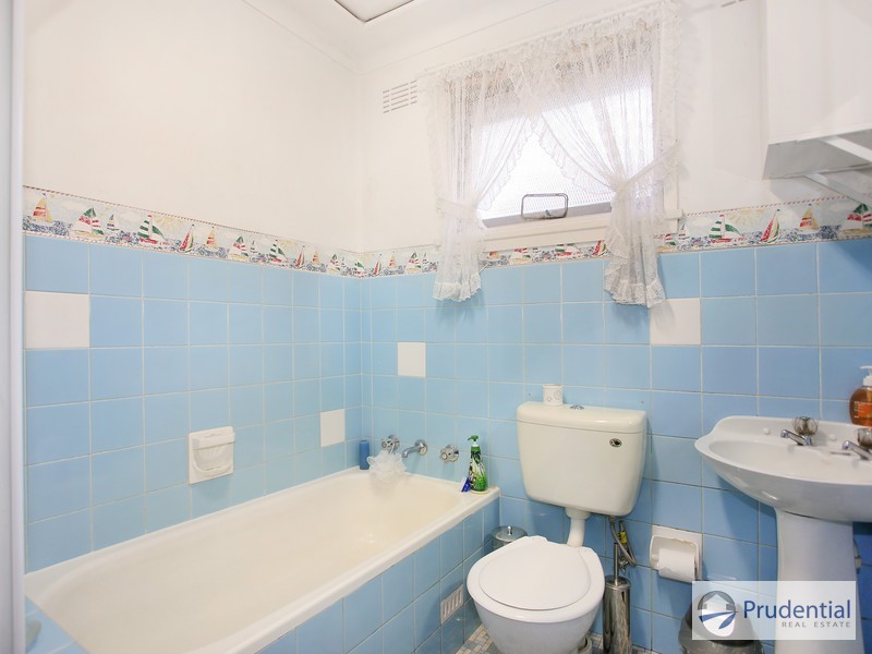 54 Thompson Ave, Moorebank NSW 2170