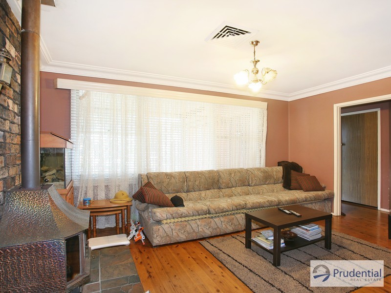 54 Thompson Ave, Moorebank NSW 2170
