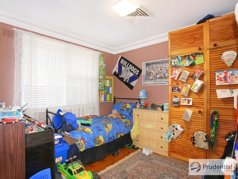 54 Thompson Ave, Moorebank NSW 2170