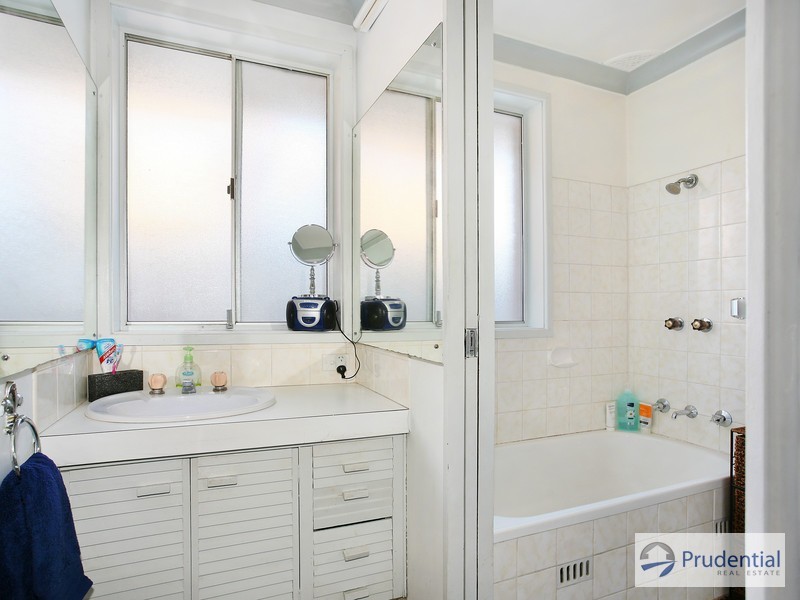 29 Templeton Cres, Moorebank NSW 2170