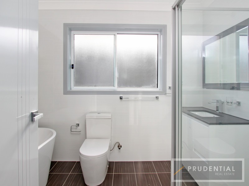 15 Templeton Crescent, Moorebank NSW 2170