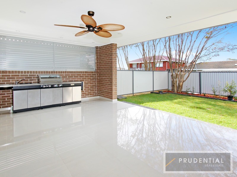 15 Templeton Crescent, Moorebank NSW 2170