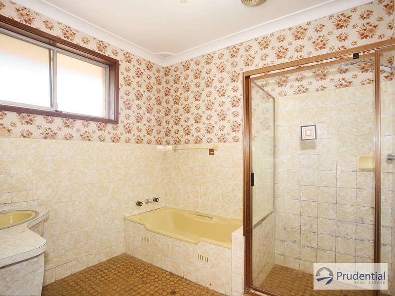 5 Roland Ave, Liverpool NSW 2170