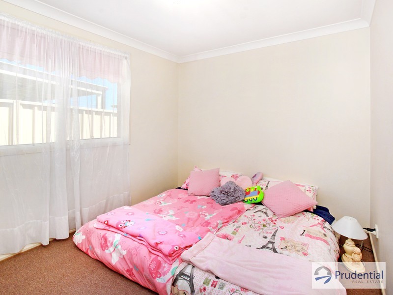 6 Strouthion Court, Green Valley NSW 2168